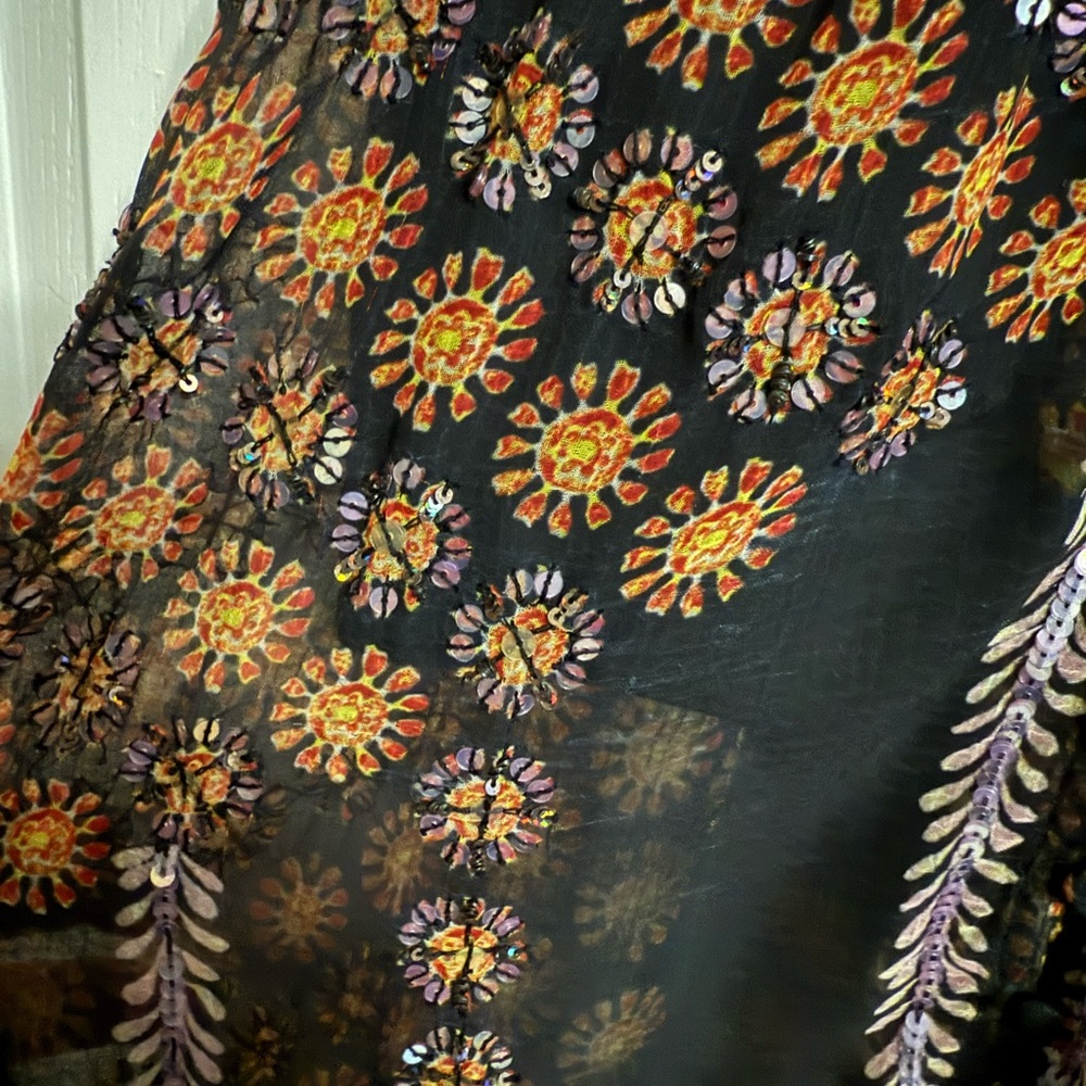 Elegant Black and Gold Maxi Dress - Picture 3 of 5